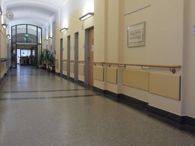 Защитные отбойники и отбойные доски из HPL-пластика